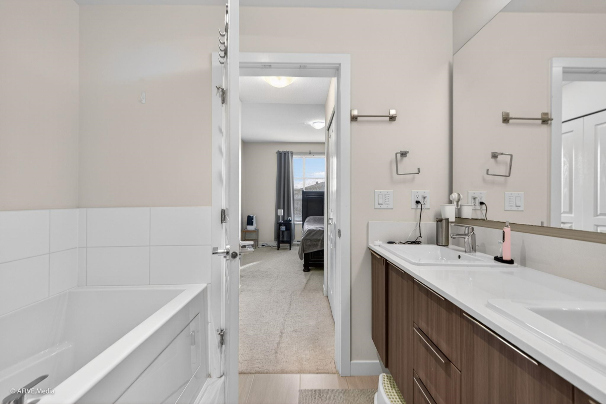 Hallway Photo of 308 1151 Windsor Mews, Coquitlam, BC