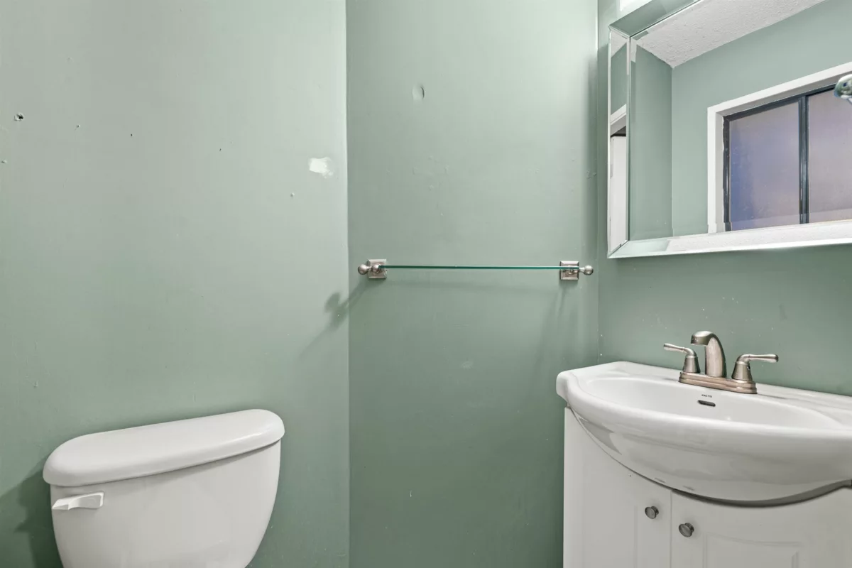 Basement Recreation Room Photo of 31911 Starling Avenue, Mission, BC