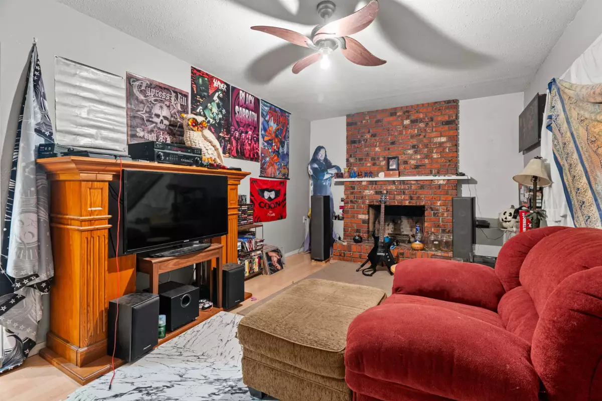 Entry Foyer Photo of 31911 Starling Avenue, Mission, BC