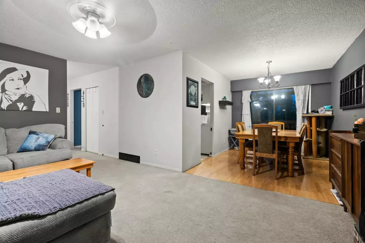 Family Room Photo of 31911 Starling Avenue, Mission, BC