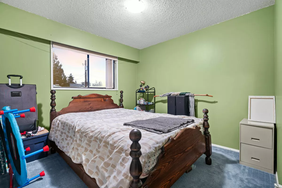 Guest Bathroom Photo of 31911 Starling Avenue, Mission, BC