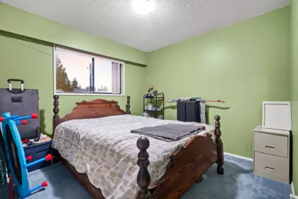 Guest Bathroom Photo of 31911 Starling Avenue, Mission, BC