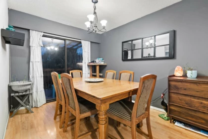 Kitchen Island Photo of 31911 Starling Avenue, Mission, BC