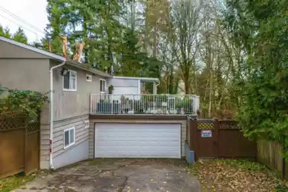 Breakfast Nook Photo of 14908 88 Avenue, Surrey, BC