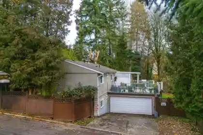 Primary Bathroom Photo of 14908 88 Avenue, Surrey, BC