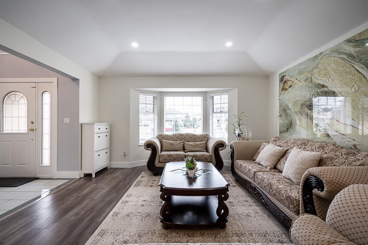 Dining Area Photo of 6655 123a Street, Surrey, BC