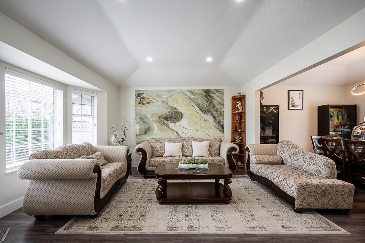 Family Room Photo of 6655 123a Street, Surrey, BC