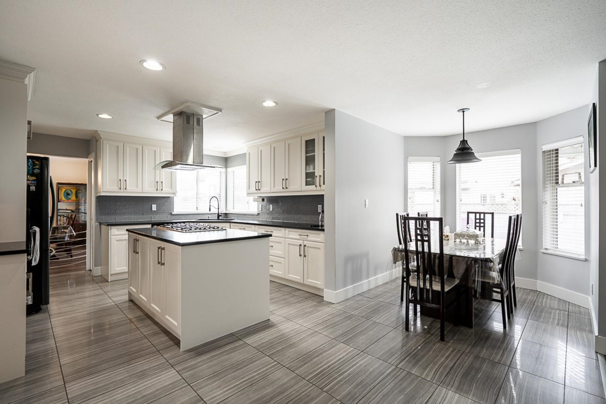 Kitchen Island Photo of 6655 123a Street, Surrey, BC