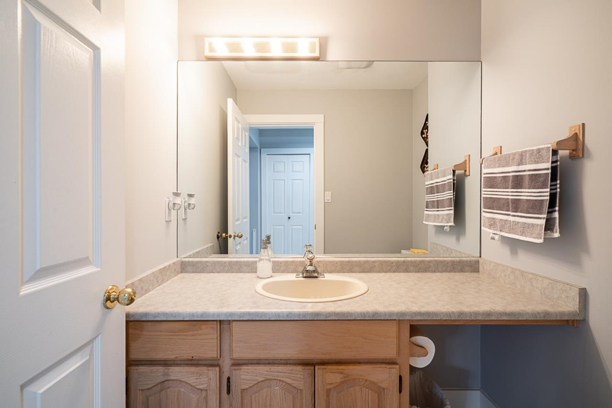 Powder Room Photo of 6655 123a Street, Surrey, BC