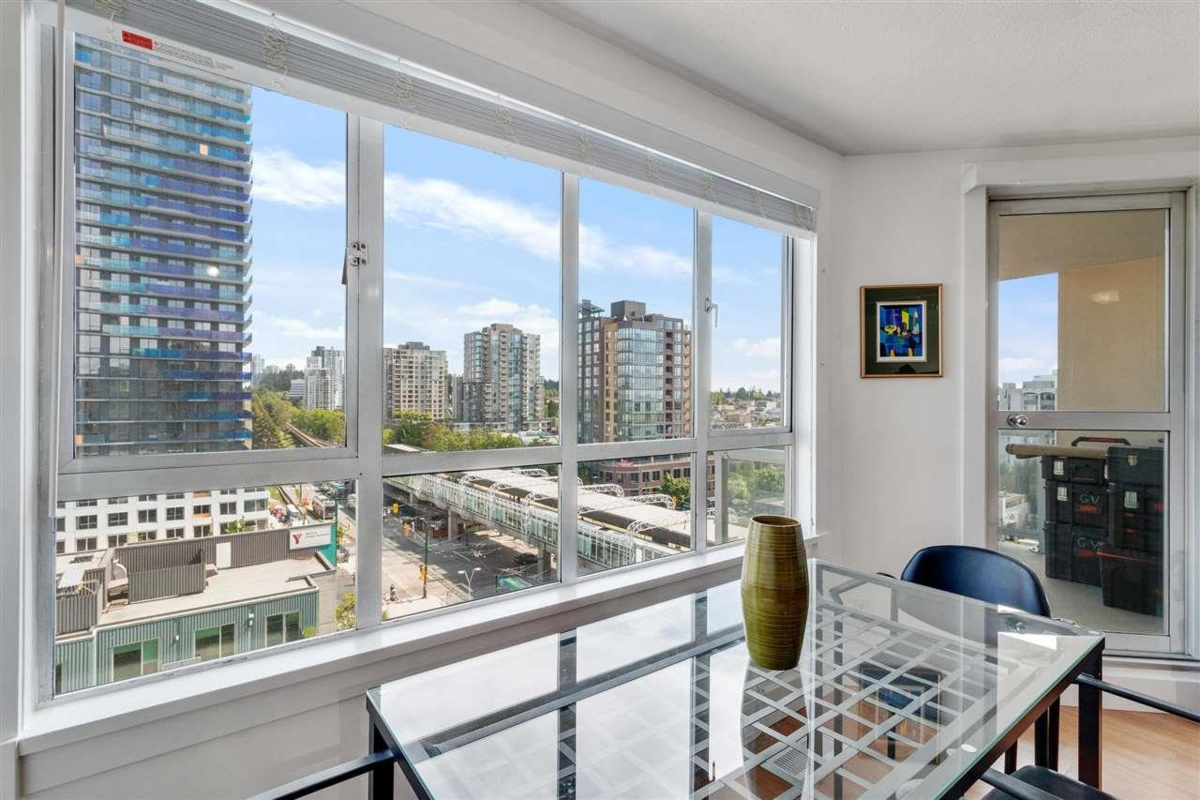 Family Room Photo of 1001 3455 Ascot Place, Vancouver, BC