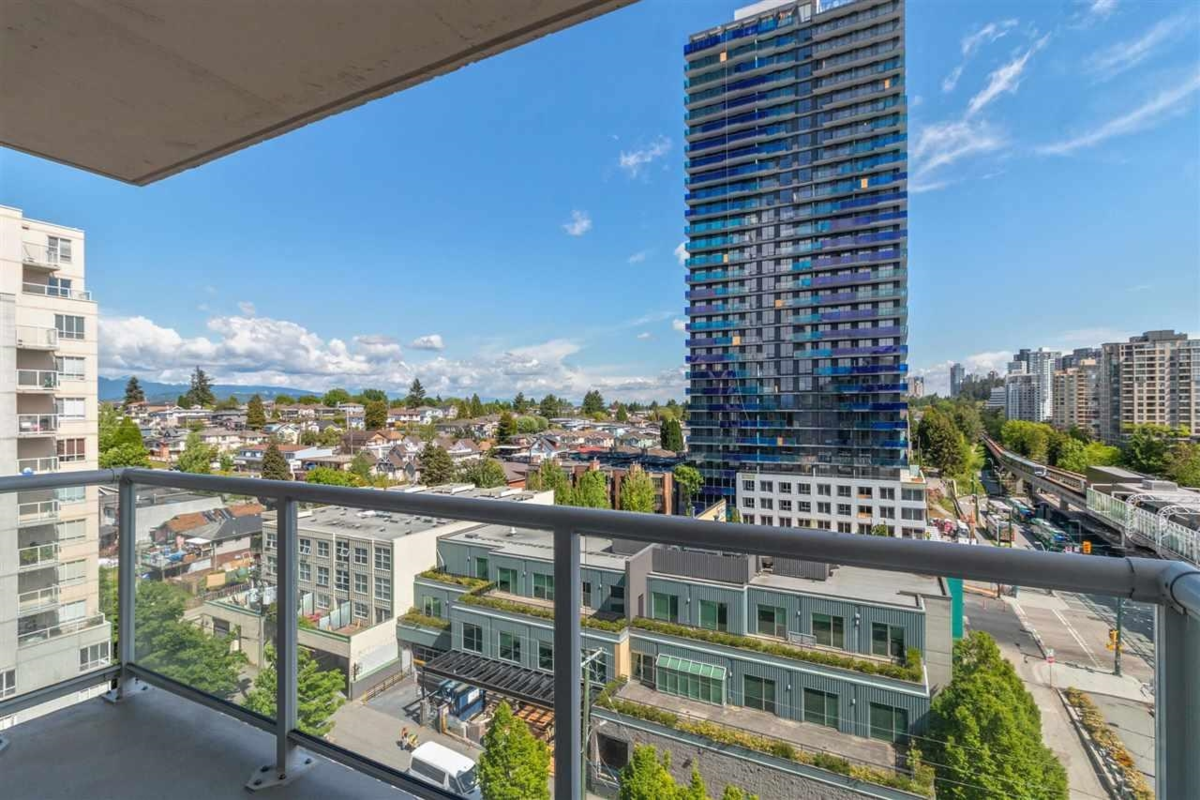 Walk-In Closet Photo of 1001 3455 Ascot Place, Vancouver, BC