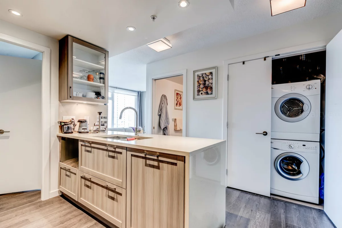 Dining Area Photo of 652 5515 Boundary Road, Vancouver, BC
