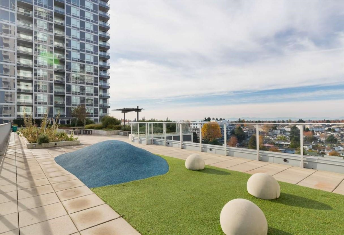 Hallway Photo of 652 5515 Boundary Road, Vancouver, BC