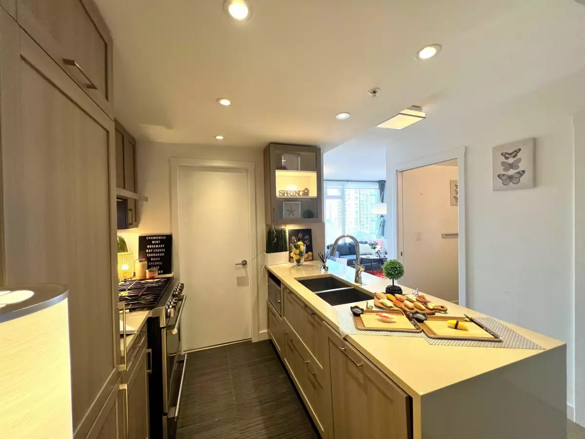 Kitchen Island Photo of 652 5515 Boundary Road, Vancouver, BC