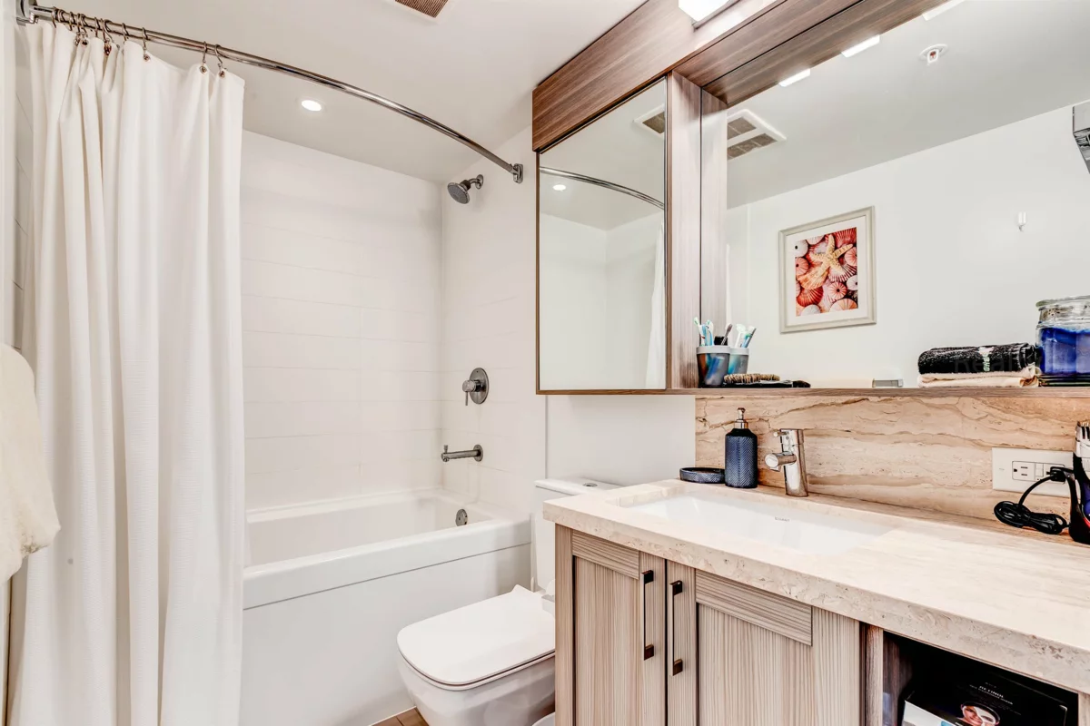 Powder Room Photo of 652 5515 Boundary Road, Vancouver, BC