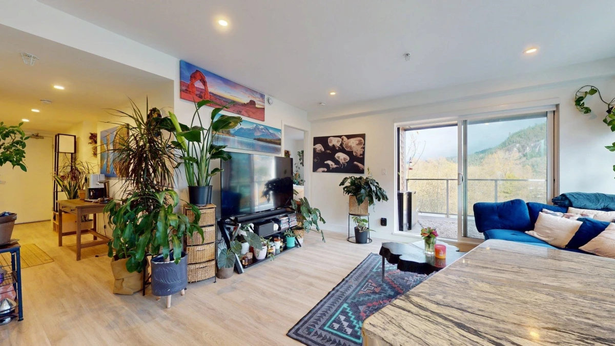 Living Room Photo of 604 38362 Buckley Avenue, Squamish, BC