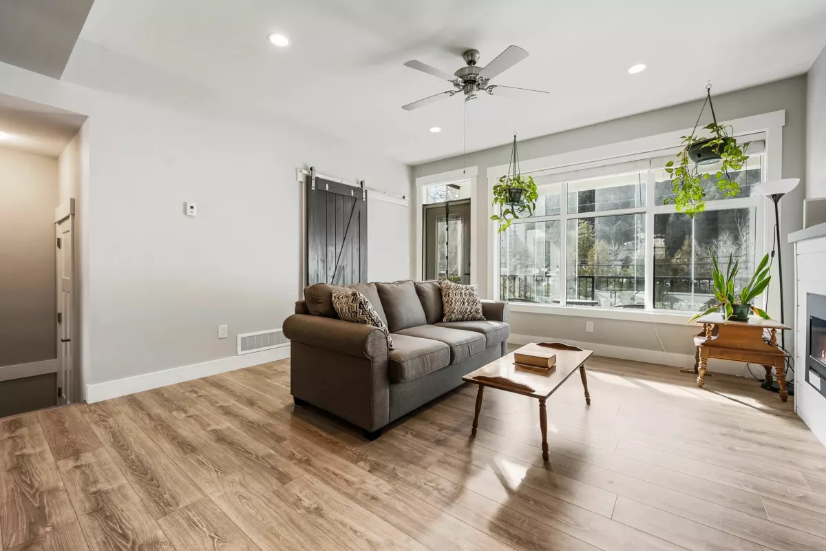 Breakfast Nook Photo of 22 386 Pine Avenue, Harrison Hot Springs, BC