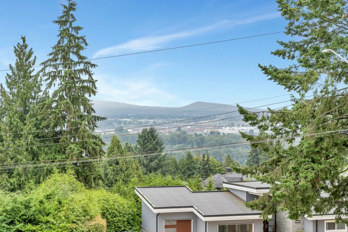 Breakfast Nook Photo of 3088 Lazy A Street, Coquitlam, BC