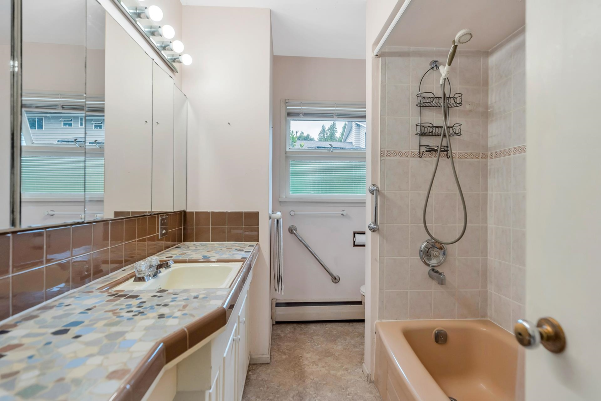 Hallway Photo of 3088 Lazy A Street, Coquitlam, BC