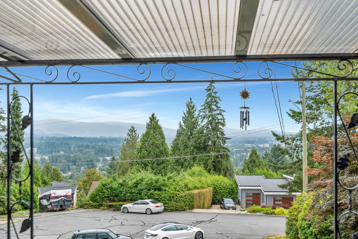 Kitchen Island Photo of 3088 Lazy A Street, Coquitlam, BC
