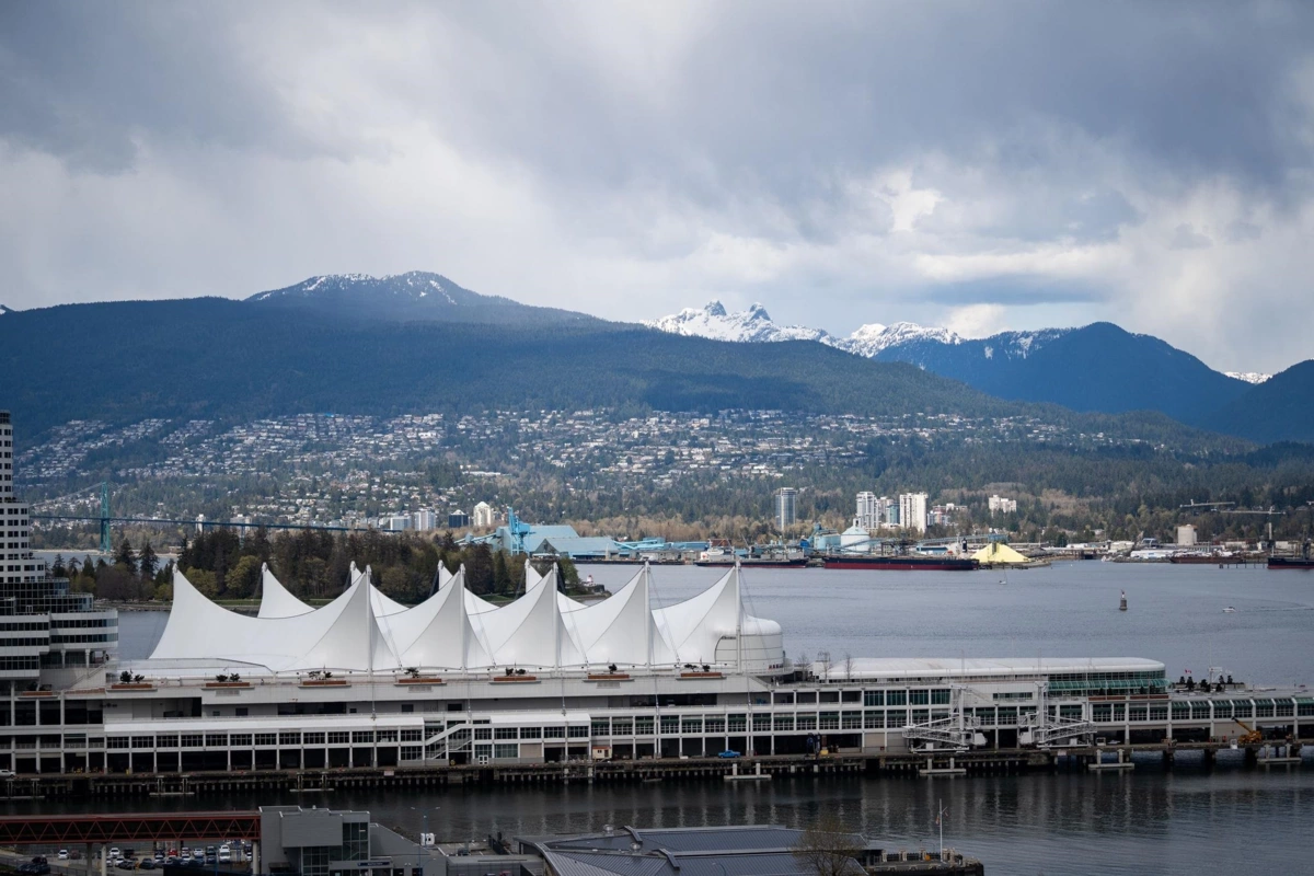 Front Yard Photo of 2105 108 W Cordova Street, Vancouver, BC