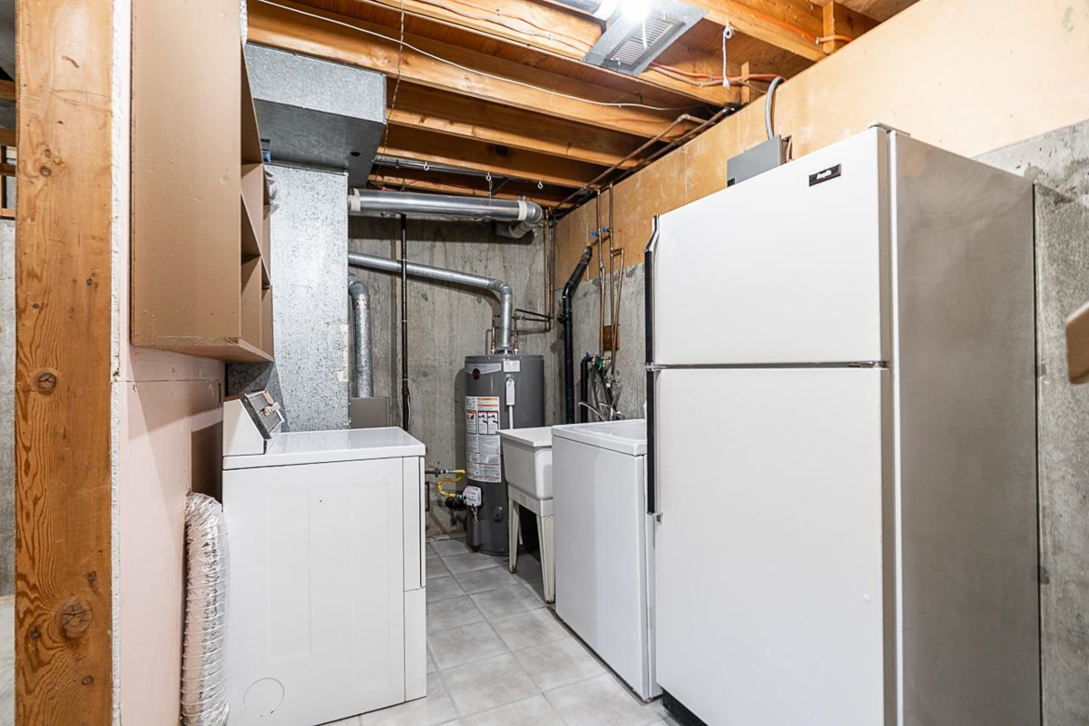 Entry Foyer Photo of 1031 Cecile Drive, Port Moody, BC