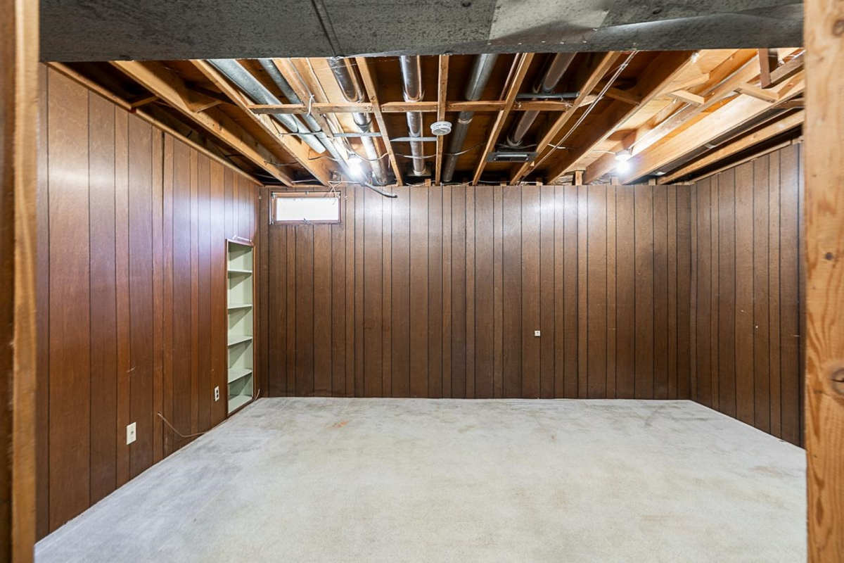 Mudroom Photo of 1031 Cecile Drive, Port Moody, BC