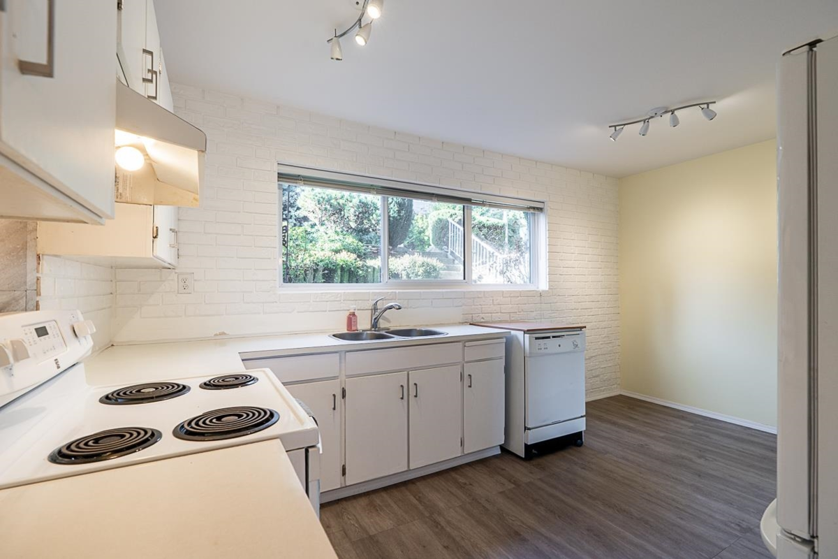 Walk-In Closet Photo of 1031 Cecile Drive, Port Moody, BC