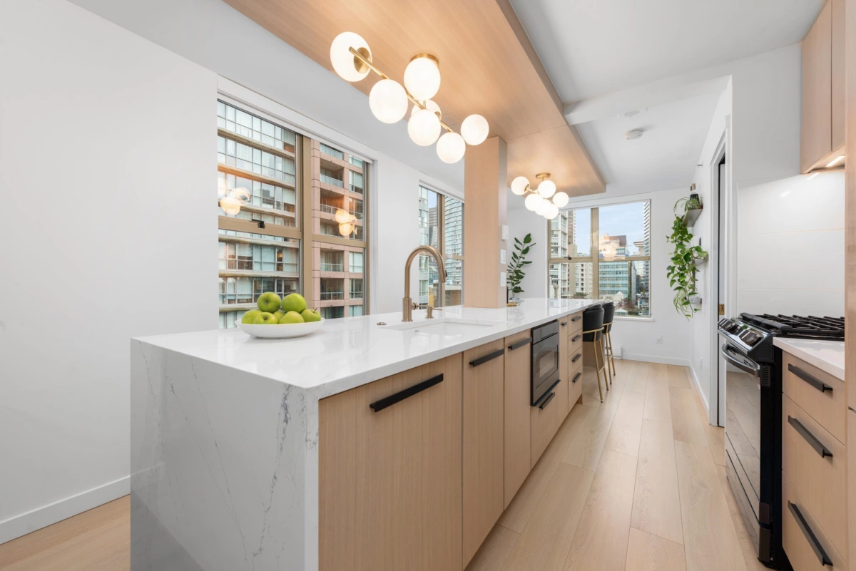 Kitchen Photo of 1203 969 Richards Street, Vancouver, BC