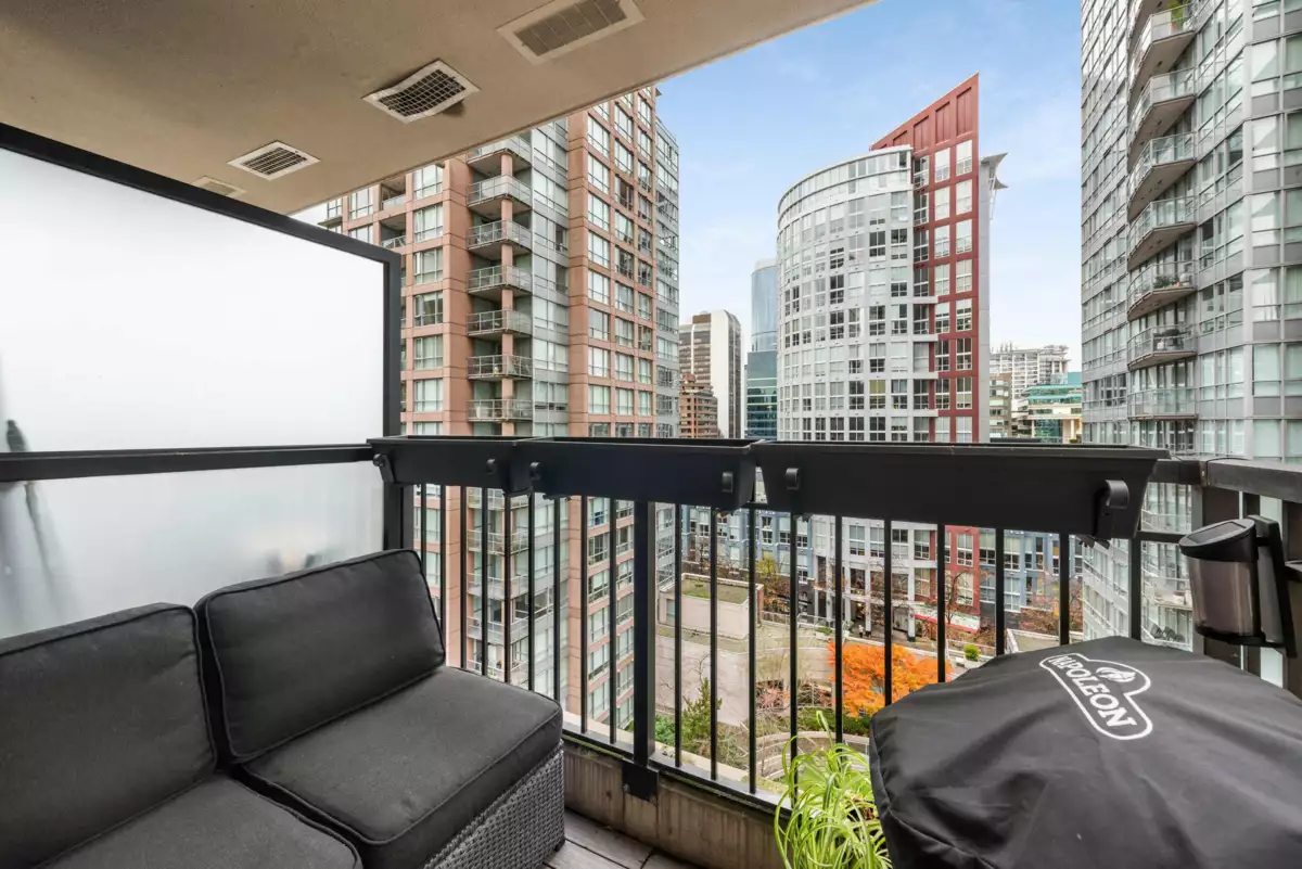 Powder Room Photo of 1203 969 Richards Street, Vancouver, BC