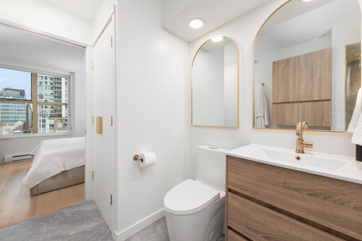 Walk-In Closet Photo of 1203 969 Richards Street, Vancouver, BC