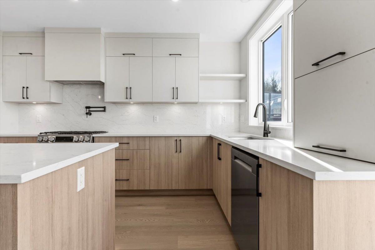 Kitchen Island Photo of 8517 Nixon Road, Chilliwack, BC