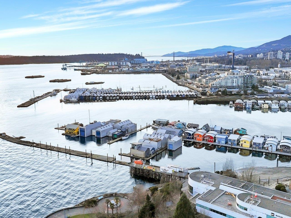 Aerial View of 1306 33 Chesterfield Place, North Vancouver, BC