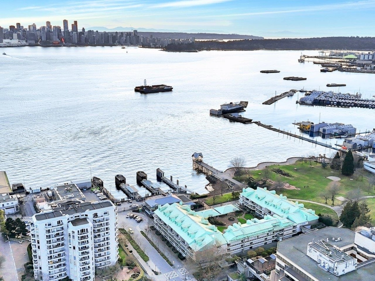 Dining Area Photo of 1306 33 Chesterfield Place, North Vancouver, BC
