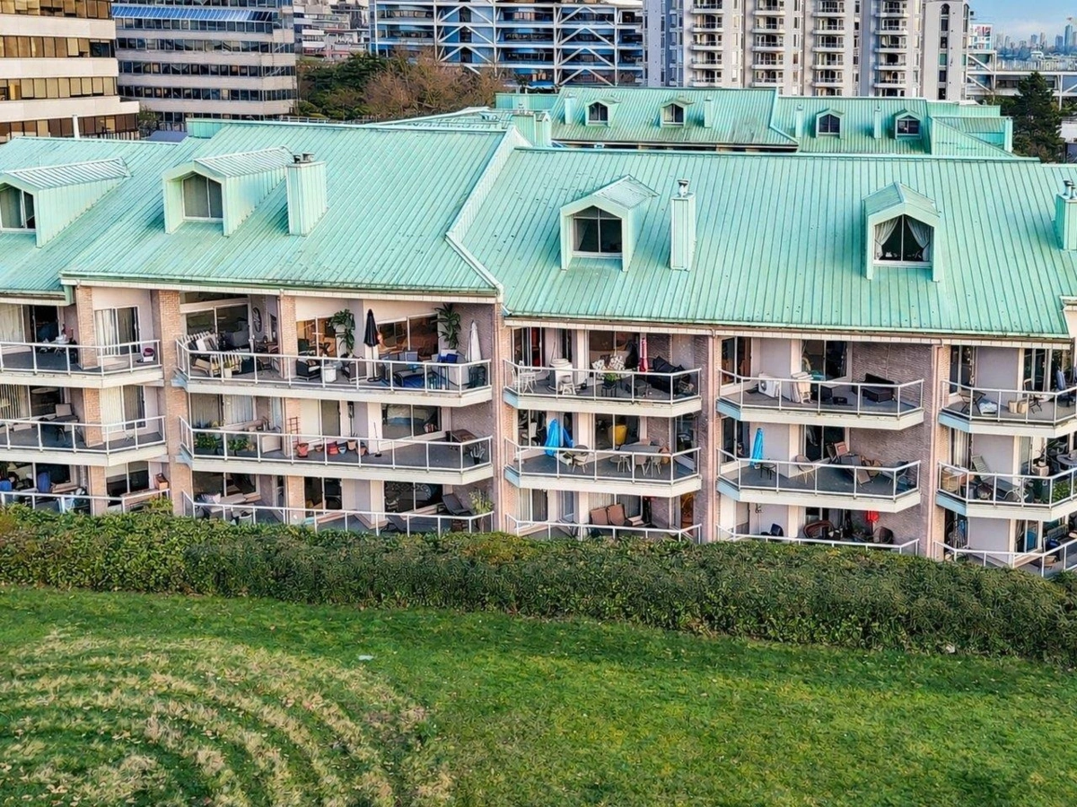 Exterior Rear Photo of 1306 33 Chesterfield Place, North Vancouver, BC