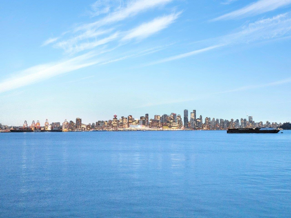 Family Room Photo of 1306 33 Chesterfield Place, North Vancouver, BC