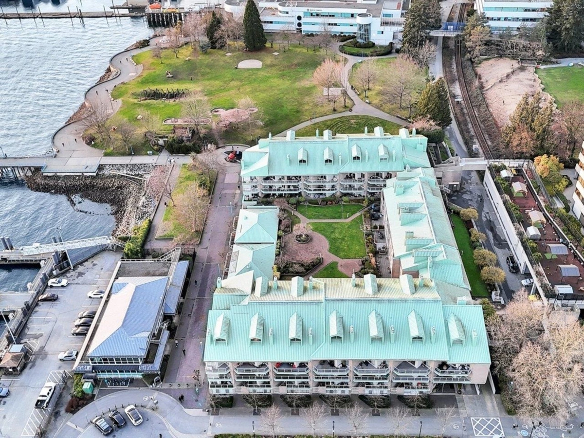 Fitness Center Photo Near 1306 33 Chesterfield Place, North Vancouver, BC