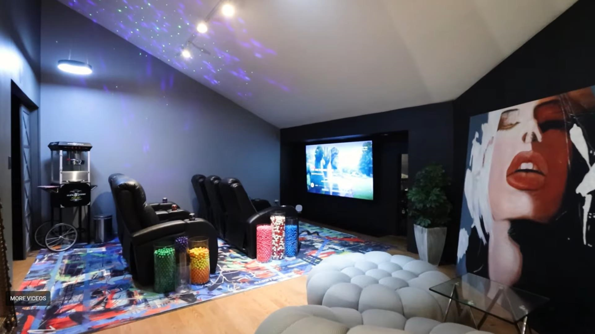 Garage Interior Photo of 1306 33 Chesterfield Place, North Vancouver, BC