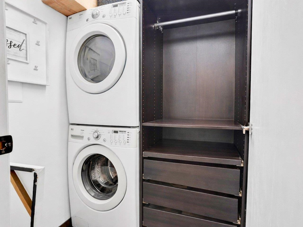 Garden / Landscaping Photo of 1306 33 Chesterfield Place, North Vancouver, BC