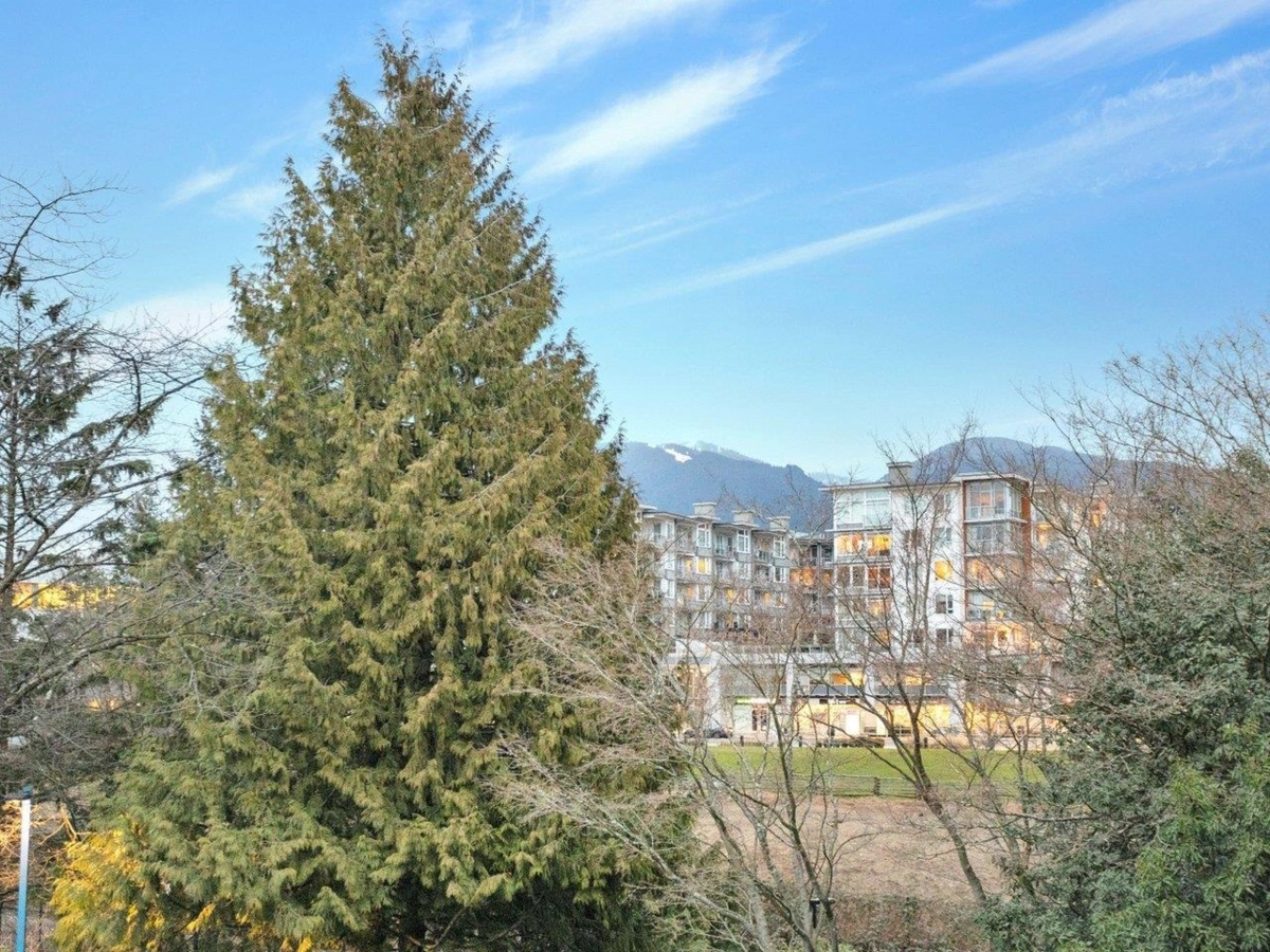 Laundry Room Photo of 1306 33 Chesterfield Place, North Vancouver, BC