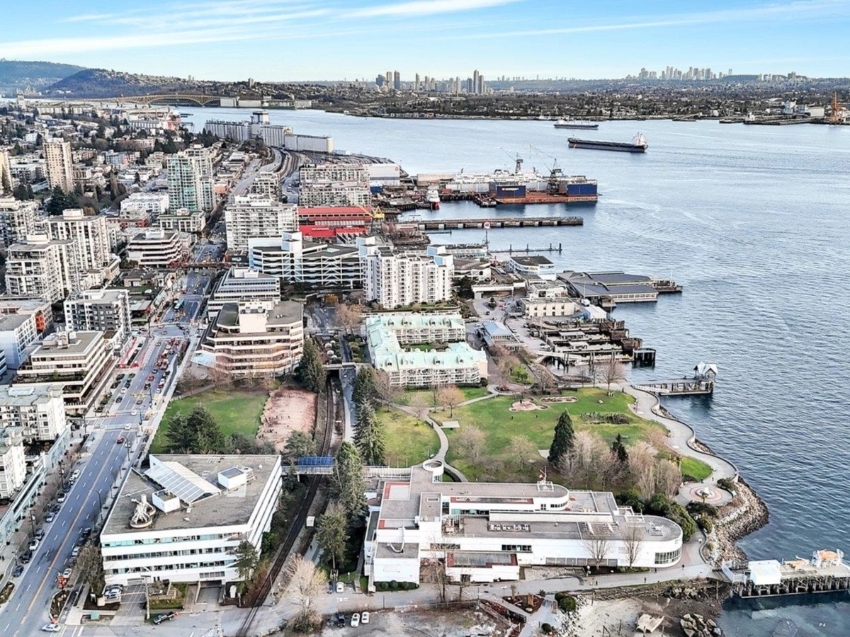 Neighborhood Park Photo Near 1306 33 Chesterfield Place, North Vancouver, BC