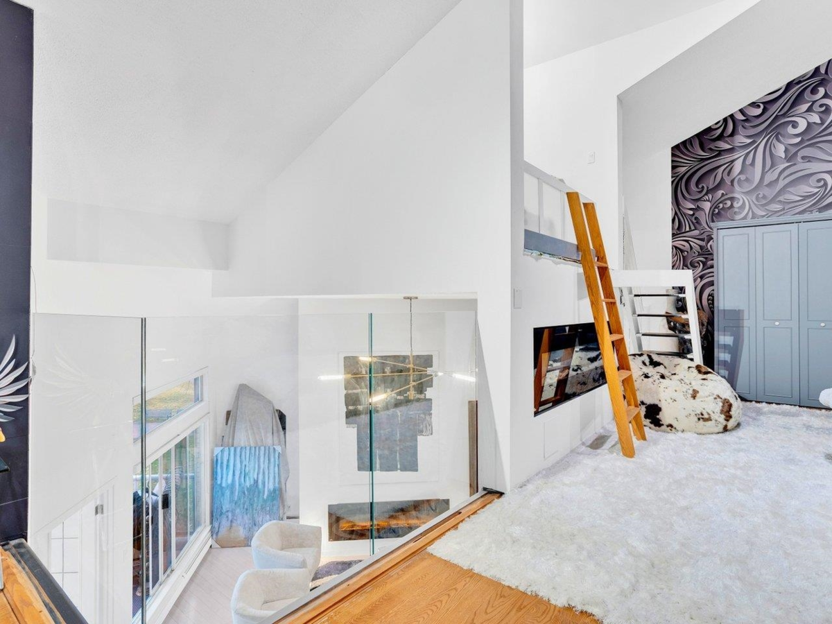 Outdoor Deck Photo of 1306 33 Chesterfield Place, North Vancouver, BC