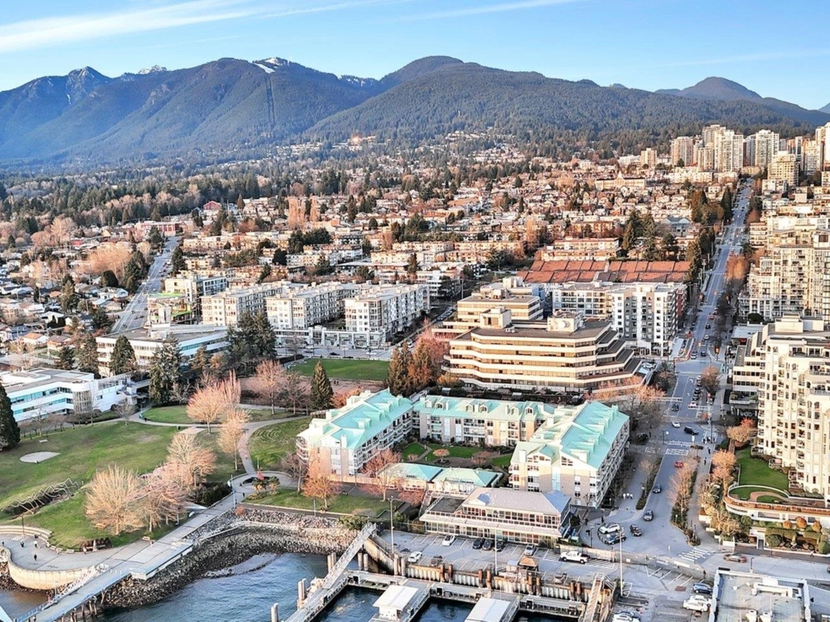 Outdoor Kitchen Photo of 1306 33 Chesterfield Place, North Vancouver, BC