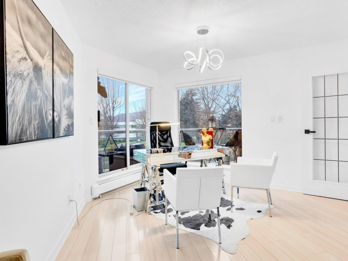 Pantry Photo of 1306 33 Chesterfield Place, North Vancouver, BC