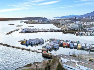 Aerial View of 1306 33 Chesterfield Place, North Vancouver, BC