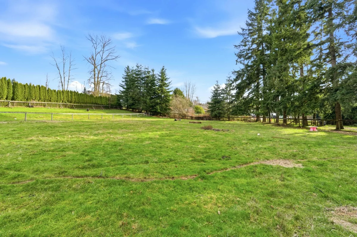 Front Yard Photo of 19751 16 Avenue, Langley, BC