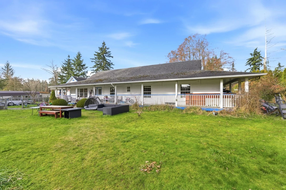 Guest Bathroom Photo of 19751 16 Avenue, Langley, BC