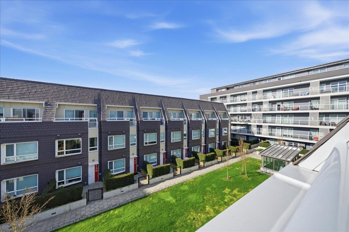 Entry Foyer Photo of 123 12040 Plaza Street, Maple Ridge, BC