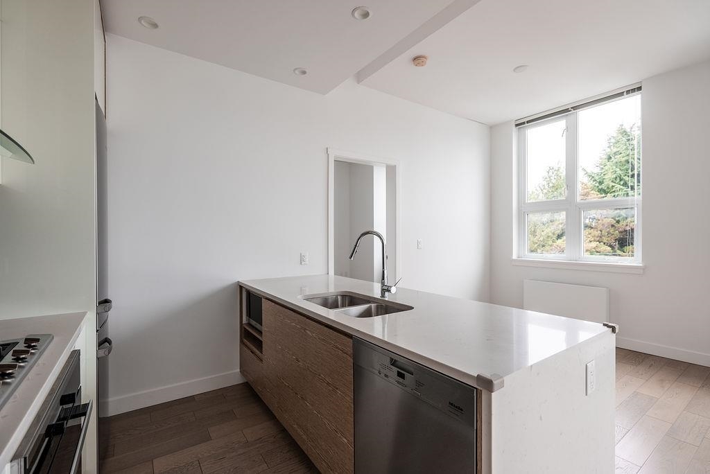 Primary Bathroom Photo of 401 6733 Cambie Street, Vancouver, BC