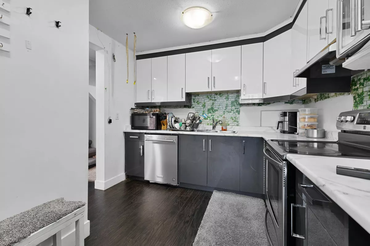 Dining Area Photo of 22 3075 Trethewey Street, Abbotsford, BC